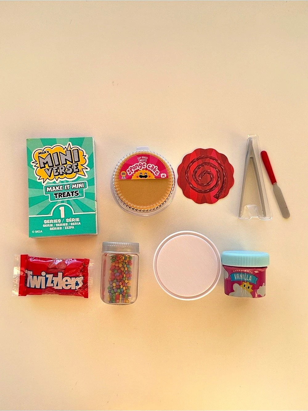 Miniverse Make It Mini Treats Twizzler’s Cake 🎂🍓